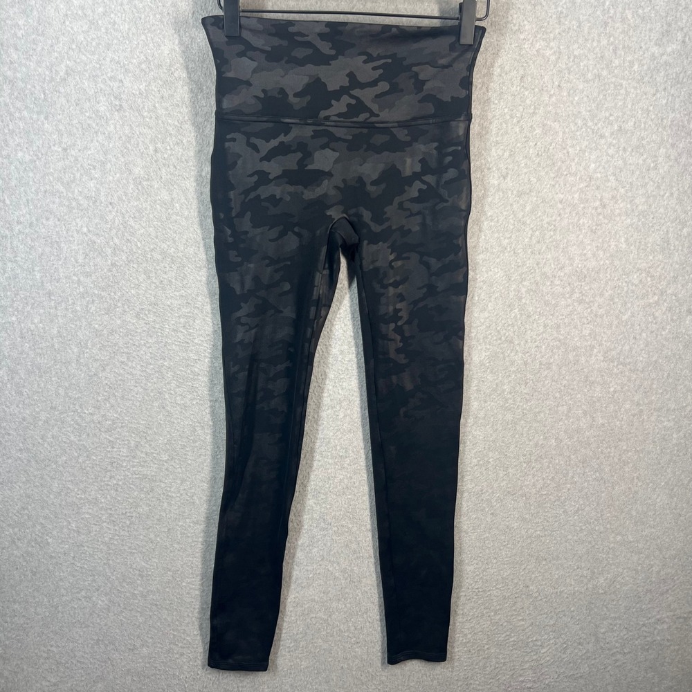 Spanx‎ Faux Leather Camo Leggings Black Tonal High Waist Size Medium 20199R